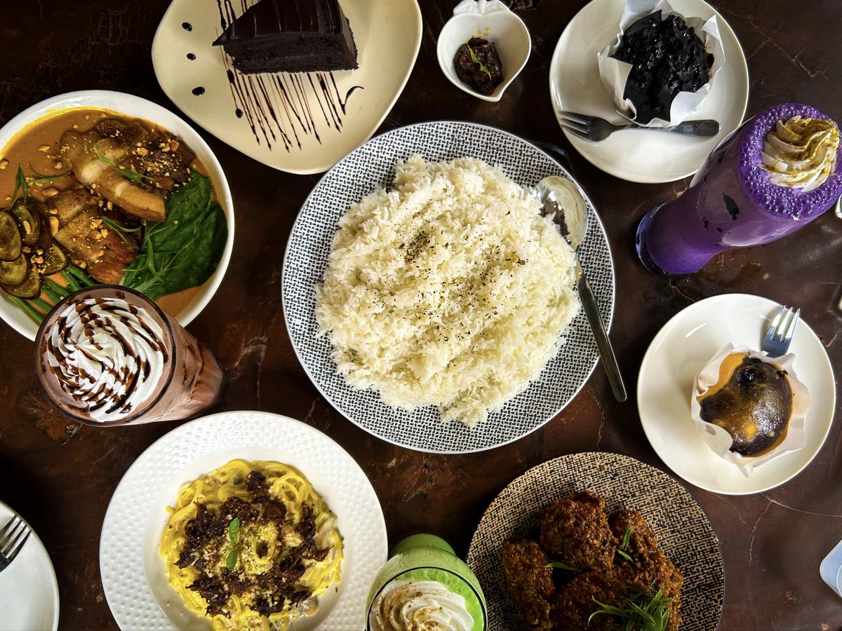 khennchann's tweet photo. the company 🤝
the vibes ✨
the food 💛 https://t.co/diOZSbbQRf