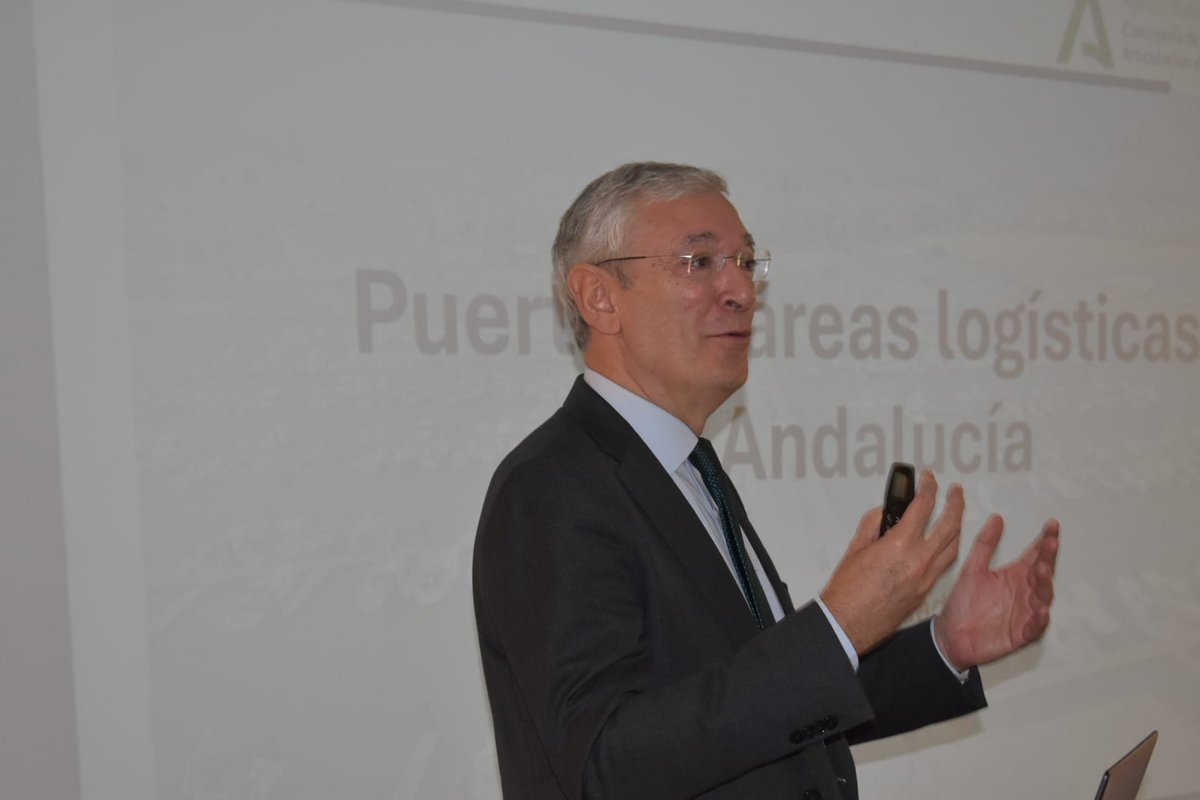 exeforum1's tweet photo. Hoy hemos organizado con #VILOR un desayuno ejecutivo con @iaossorio, dir. gral. de la Agencia Pública de Puertos de #Andalucía. Ossorio ha destacado el nuevo modelo de gestión portuaria basado en colaboración público-privada, sostenibilidad y digitalización.
@Cesar_Chiva1 https://t.co/h2NY93078F