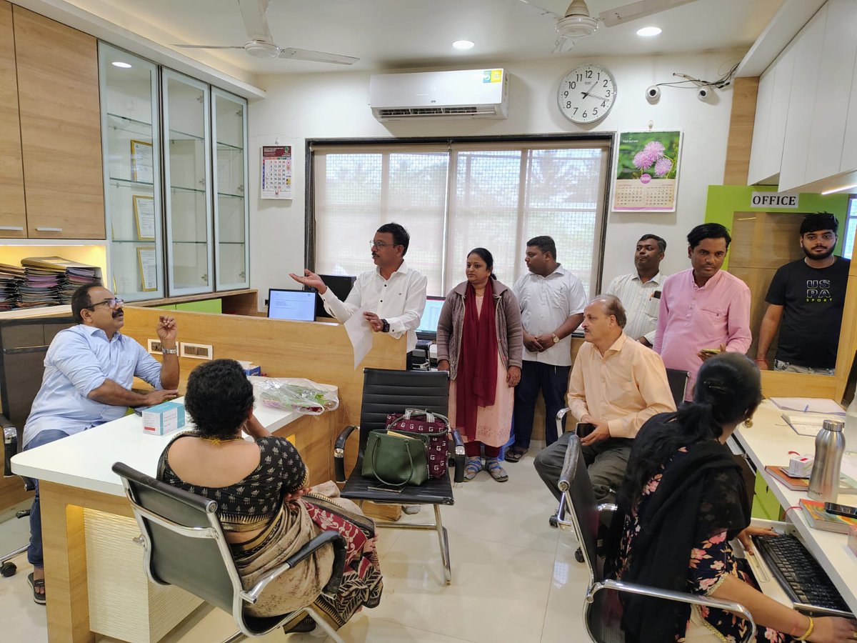 Genericartmed's tweet image. Wonderful moments at Genericart HO! 💚
Our Raigad Franchise Owners &amp;amp; Mrs. Nilam Kadam visited to explore our latest innovations.
Grateful to Director Mr. Salim Sayyad Sir for his motivating leadership &amp;amp; vision. 🌟

#Genericart #Innovation