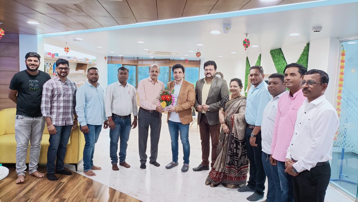 Genericartmed's tweet image. Wonderful moments at Genericart HO! 💚
Our Raigad Franchise Owners &amp;amp; Mrs. Nilam Kadam visited to explore our latest innovations.
Grateful to Director Mr. Salim Sayyad Sir for his motivating leadership &amp;amp; vision. 🌟

#Genericart #Innovation