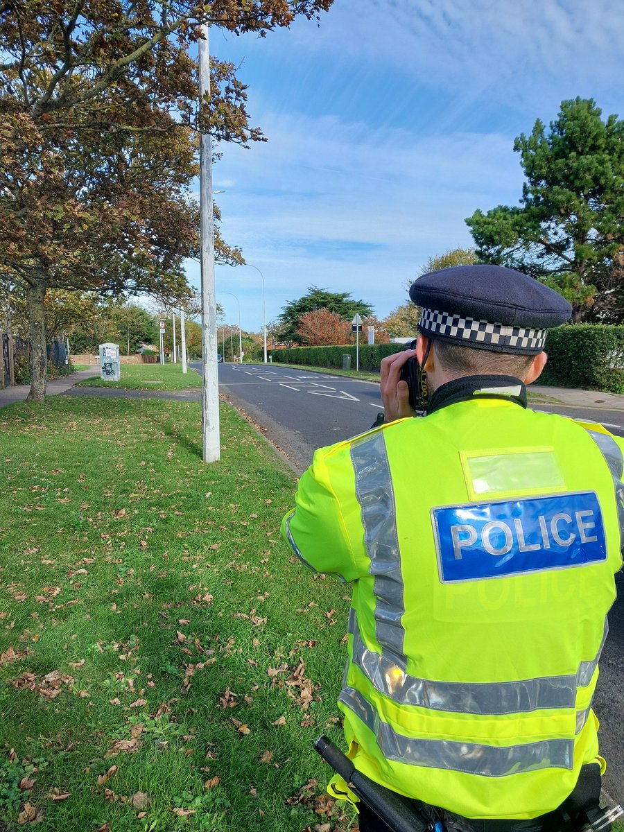 KentSpeedwatch's tweet image. #Speedwatch officer at Dumpton Park Drive, Ramsgate conducting Speed checks with the local officer. 3 vehicles observed traveling over 35mph, including 1 at 41mph who also had no insurance. #reported @kent_police