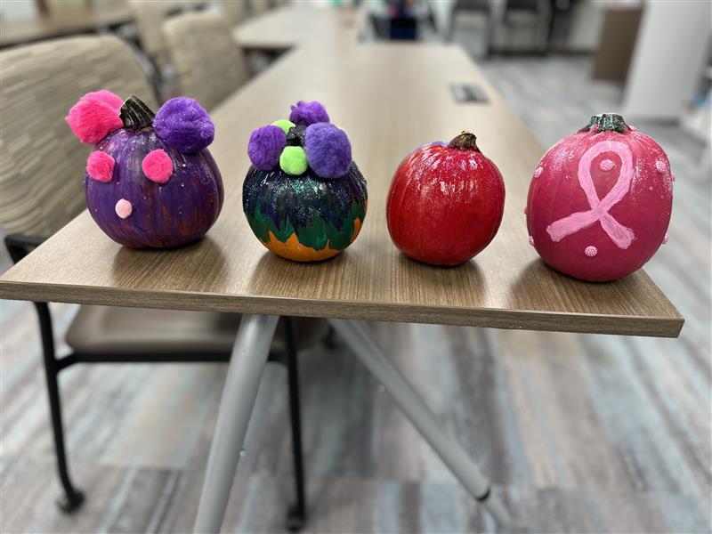 You love to see it.

Our recreational therapy Veterans painted pumpkins at our North Charleston clinic to commemorate the season! Let's give these Lowcountry Veterans some kudos!