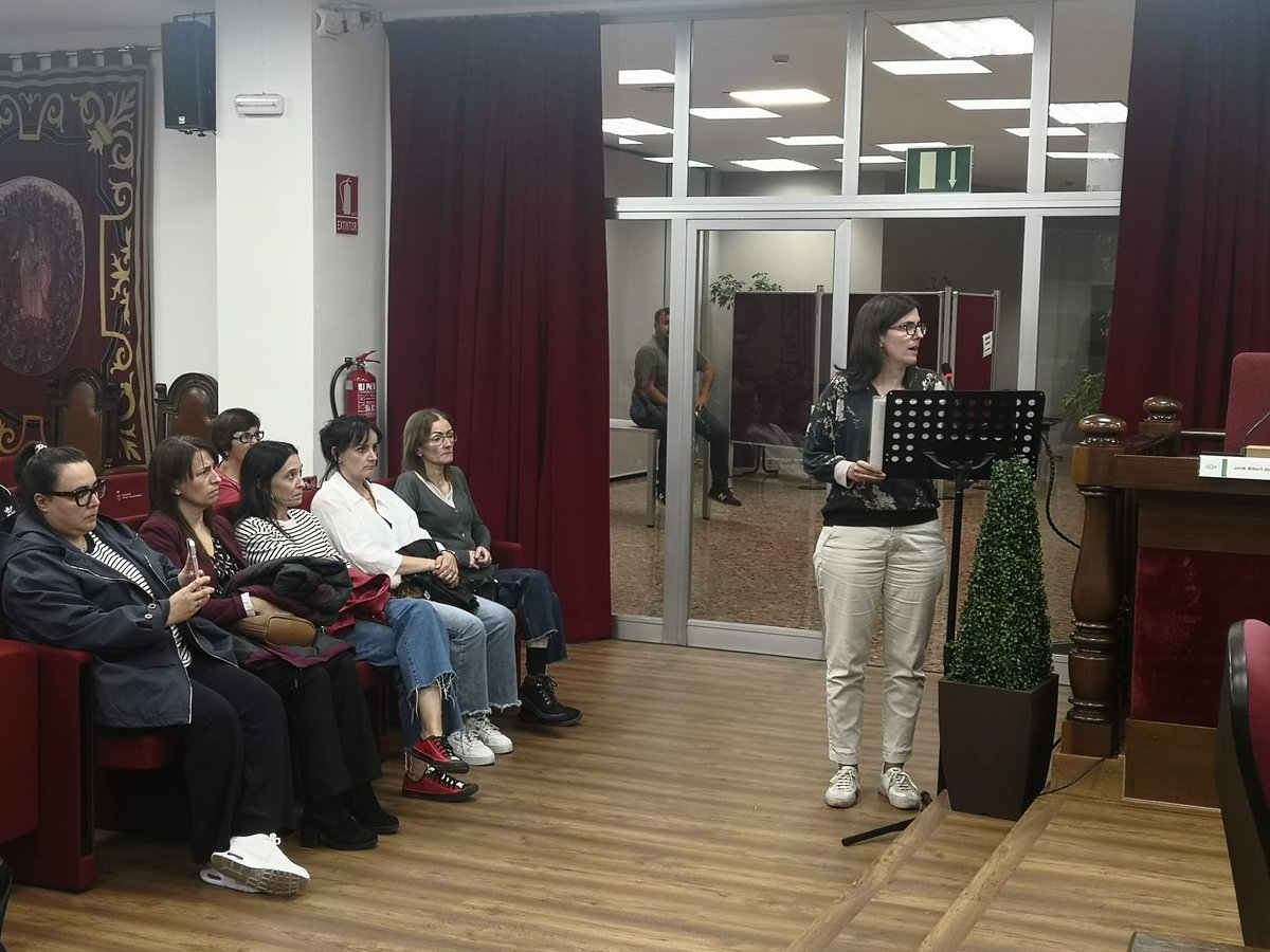 . Sant Adrià del Besòs, lliure de matrimonis forçats. En el ple celebrat el 27 d'octubre del 2025 l'Ajuntament de Sant Adrià del Besòs ha aprovat per unanimitat la moció de Valentes i Acompanyades per l'eliminació d'una violència masclista que castiga