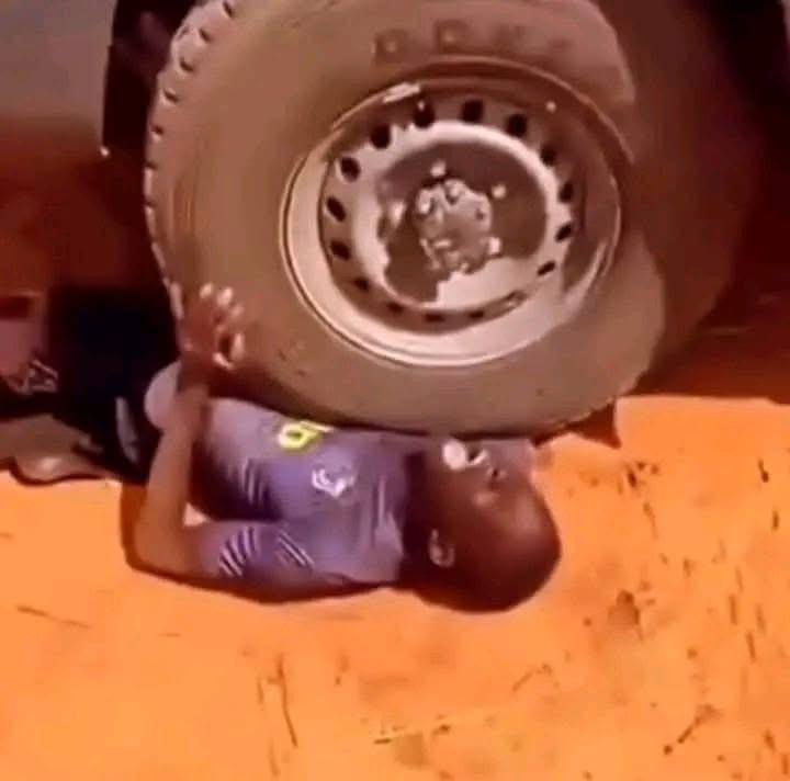 يا ربّ أنتَ أكبر من كل هالظلم والجبروت
يا ربّ رحمتك ولطفك بأهل السودان، وعبادك المستضعفين في كل بِقاعِ الأرض فليس لها من دُونك يا ربّ كاشِفة.