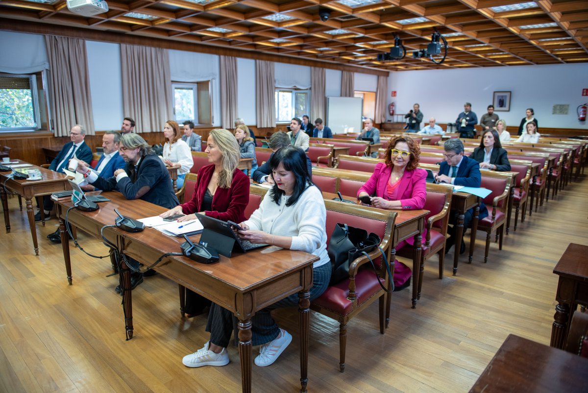 Senadoesp's tweet image. 👉Finaliza la comparecencia del Presidente del Consejo de Administración de la Corporación RTVE en la Comisión de Mixta de #RTVE

➡️ Web: senado.es/web/actividadp…

📄 Noticia: senado.es/web/actividadp…