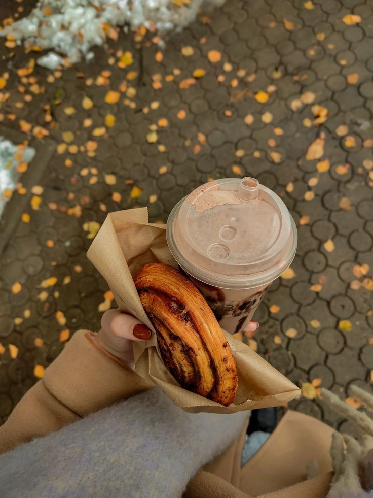 autumn girl tweet media