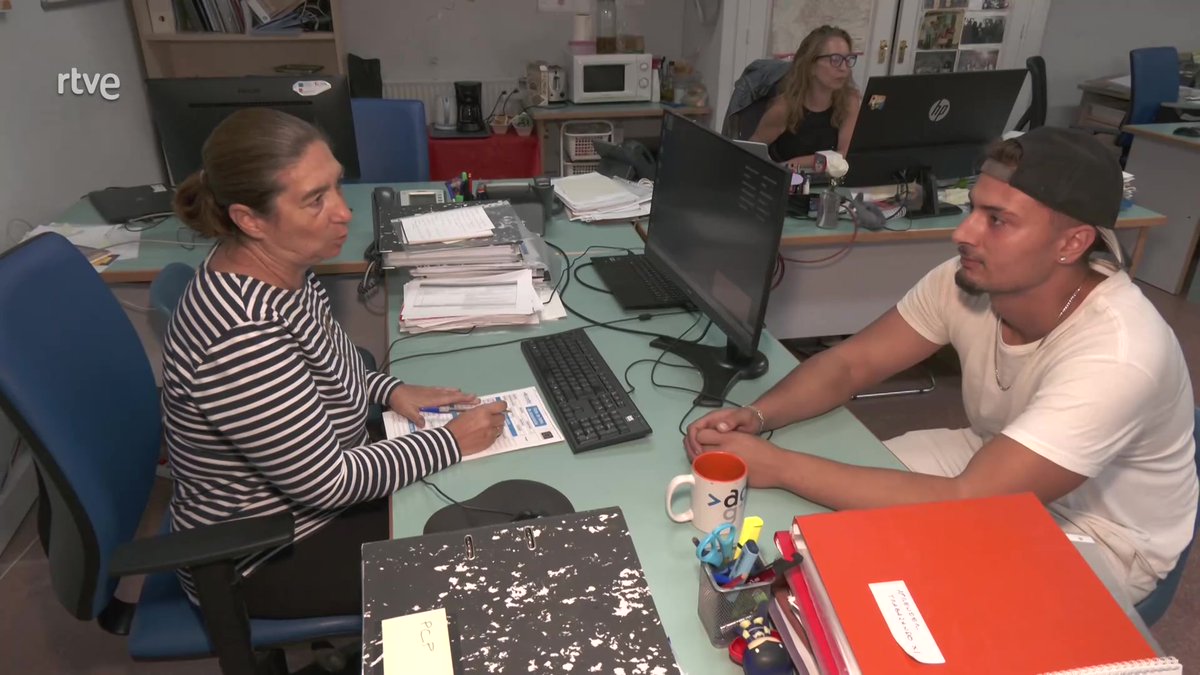 La Fundación Secretariado Gitano
<a href="/gitanos_org/">F.SecretariadoGitano</a> 
lleva 2⃣0⃣ años formando a jóvenes 
y tendiendo puentes con empresas 🌉

Conocemos uno de sus programas :
🅰🅲🅲🅴🅳🅴🆁
4 de cada 10 personas q participan 
encuentran empleo

#600AñosPuebloGitano

▶️rtve.es/v/16789945/