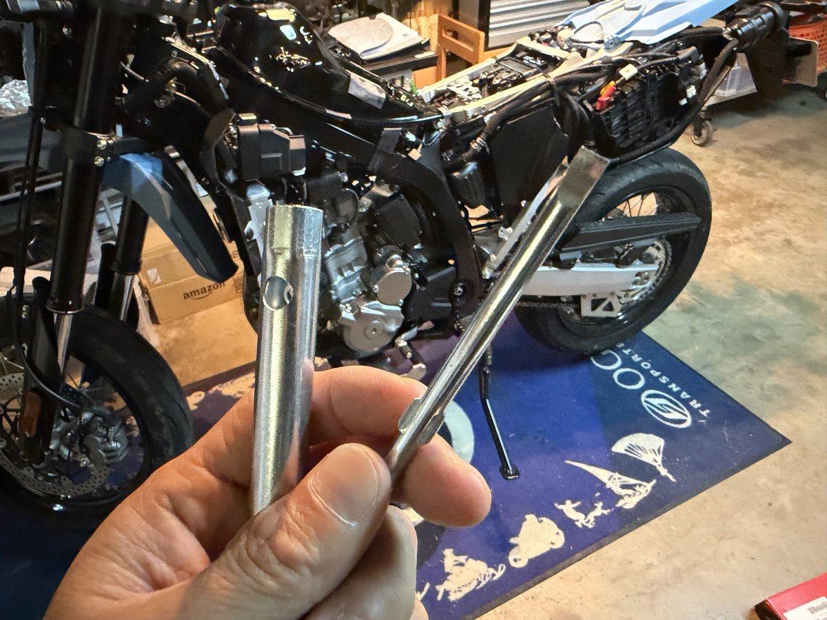 横の車載工具この2本で、ここまでバラせるんだぞ 開発した人がいかに