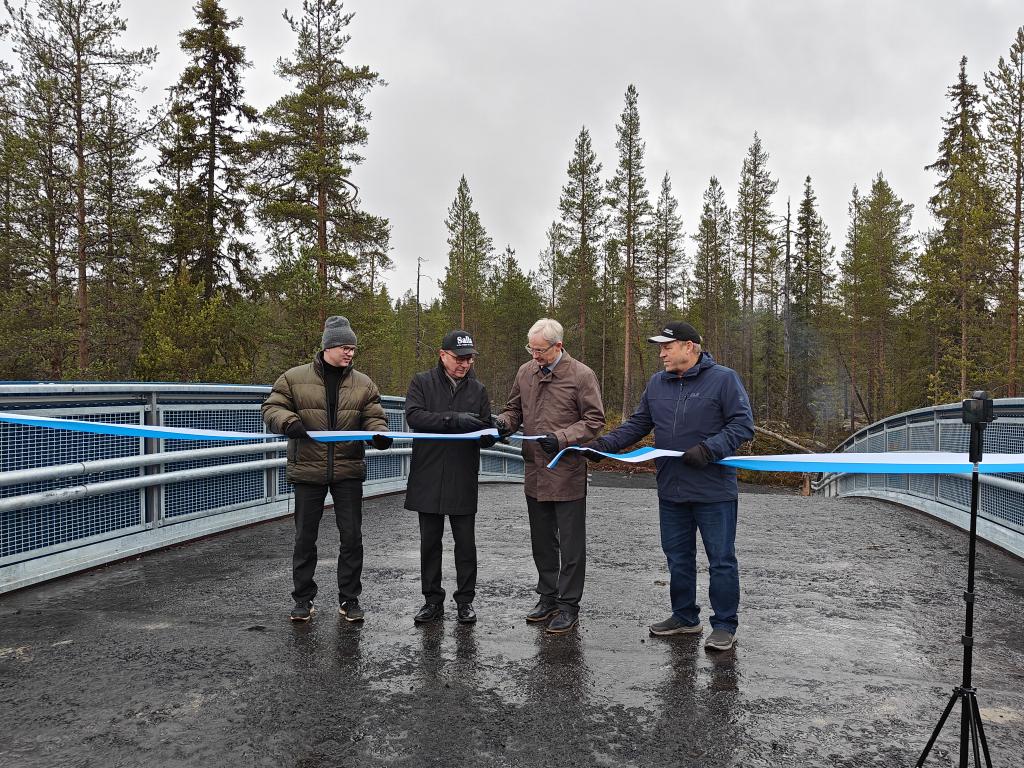 Sallassa avattiin tänään käyttäjille Poropuiston ylikulkukäytävä 👏Lapin ELY toimi hankkeessa rakennuttajana. 

#sallankunta
#liikenne