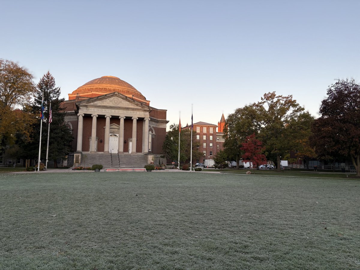 KeithAtSu's tweet image. Frosty start @SyracuseUToday  but the sun is shining brightly. It makes 29 degrees feel like…32 degrees.