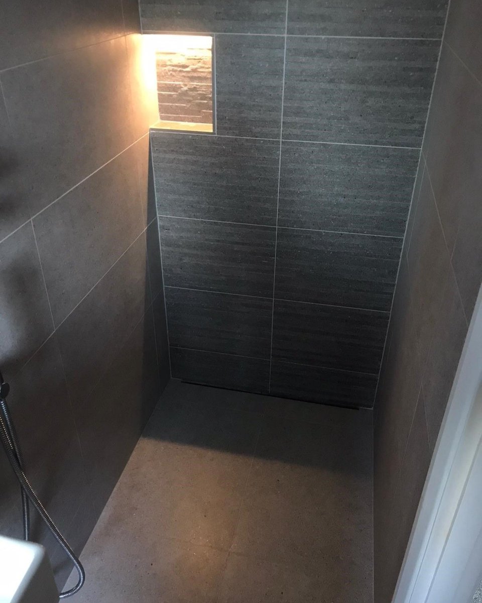 wetroomexperts's tweet image. The infinity wetroom is a great solution whether you&apos;re working with a large space or a small one! 

This compact wetroom (installed my Mike Wigglesworth of Hampshire Bathroom Design) shows off how our Infinity Shower Tray Formers can make the most out of your space ✨