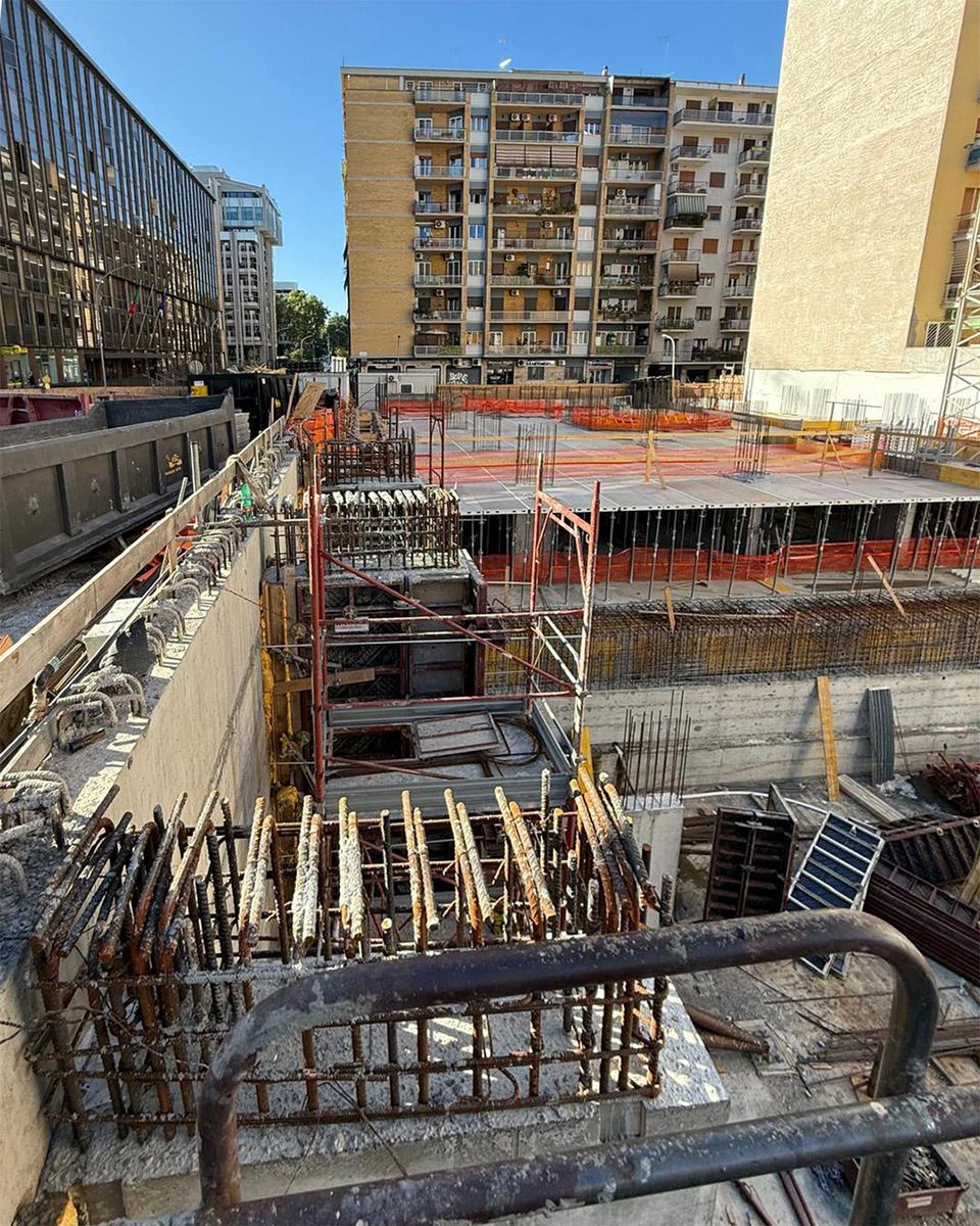 bioedilprogetti's tweet image. Proseguono i lavori in Via Usodimare, a pochi passi dalla stazione #ostiense. Il nuovo edificio ospiterà residenze, spazi commerciali e un’autorimessa. Un passo significativo di un progetto che coniuga #design contemporaneo, #funzionalità e #comfort abitativo.