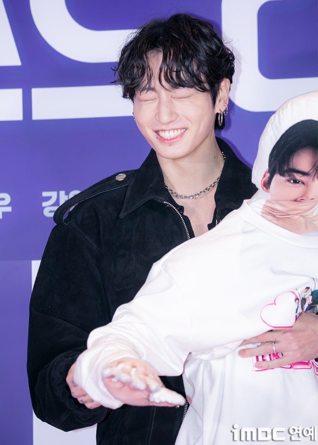 miiminx29's tweet image. 『自分自身の中にいる自分ともっと仲良くなれますように』
ナムジュン名言🥲

#キムナムジュン
#Answer : Love Myself

ジョングクさんの笑顔ありがとうございました😊
しばらく俗世界隈で耐えれそうです💜