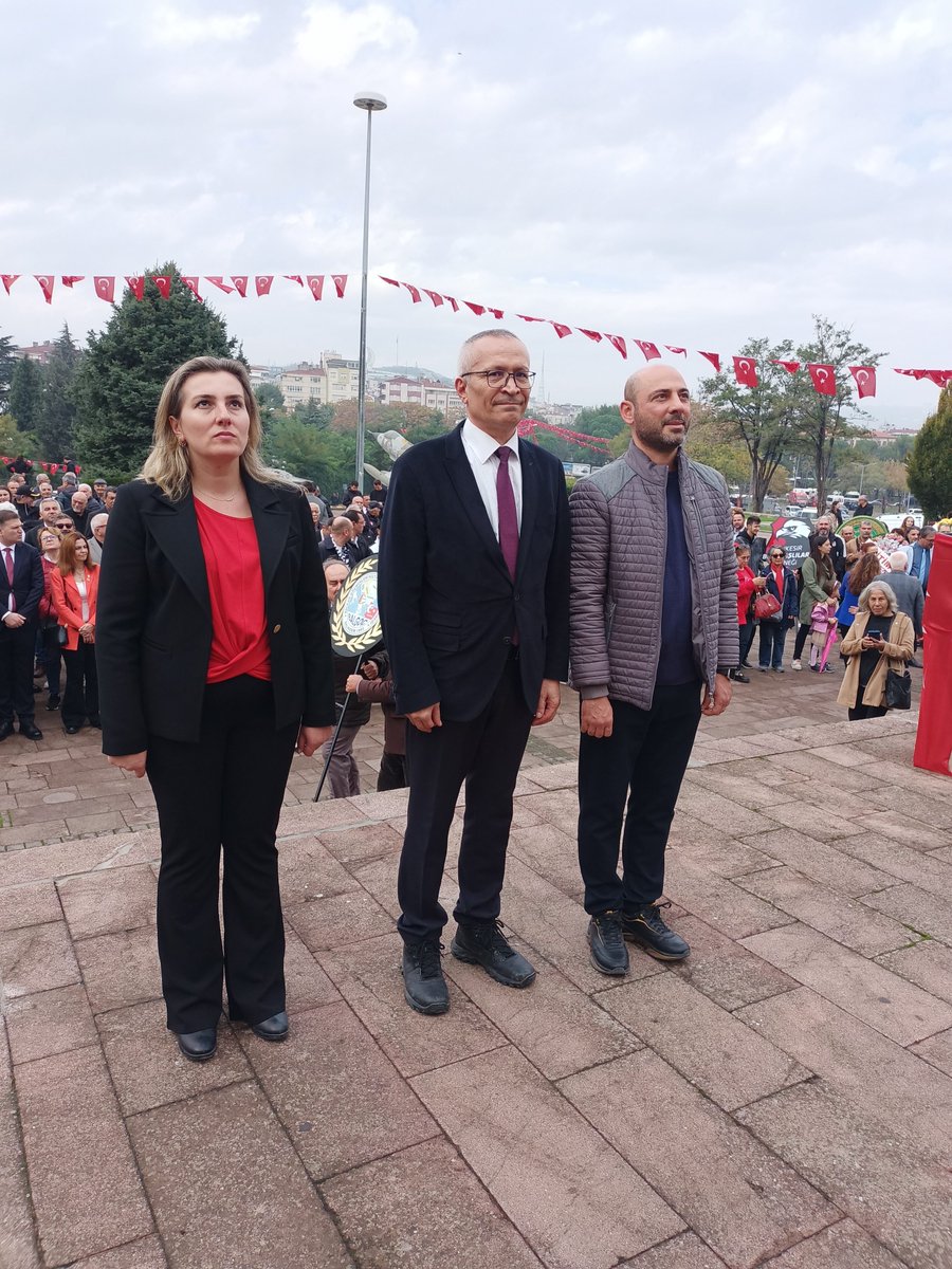 OdasBal's tweet photo. Balıkesir Tabip Odası olarak Cumhuriyet Bayramı için Atamıza çelenk sunduk ve saygı duruşunda bulunduk. https://t.co/zHXdYzBrpk