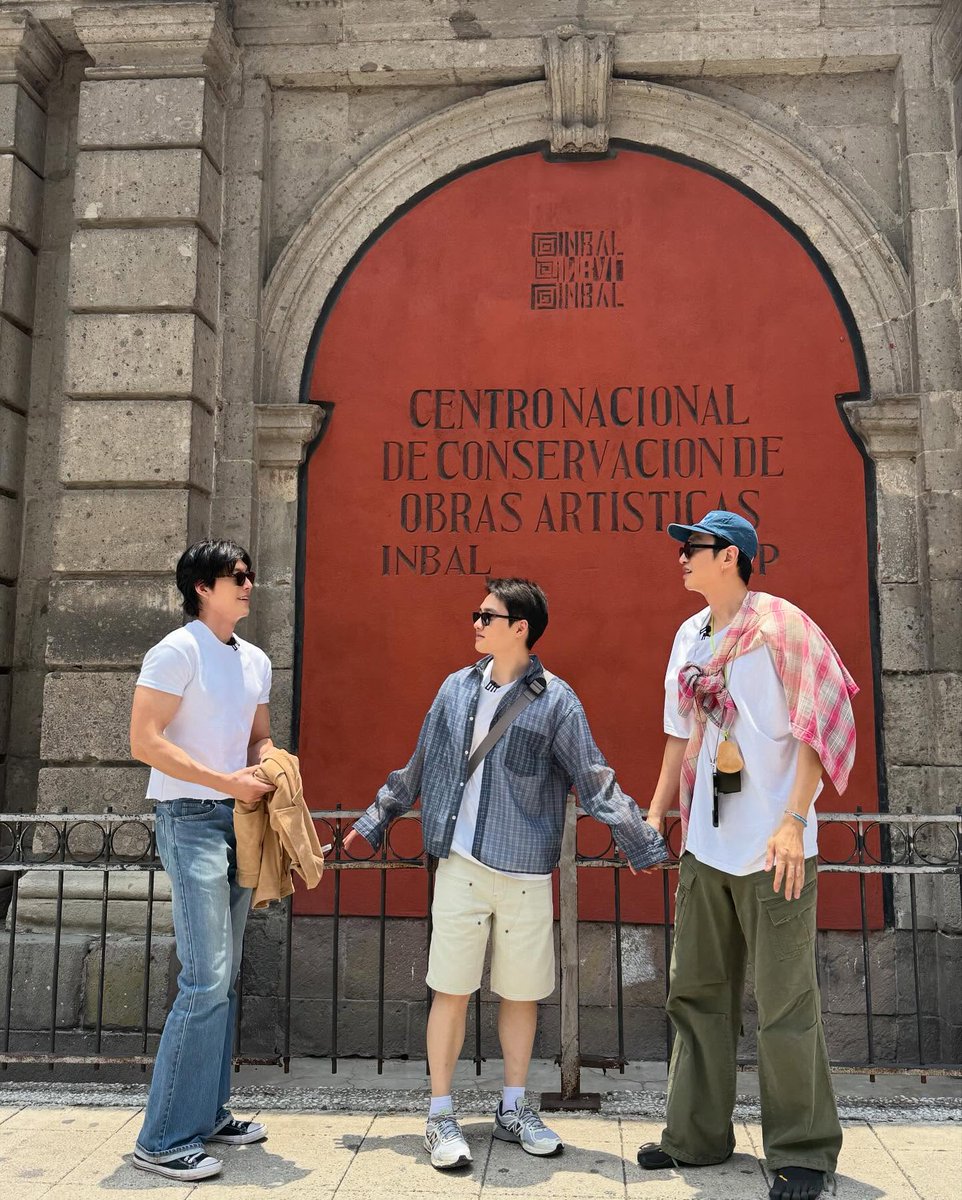 —— © kkyungsoo archive tweet media