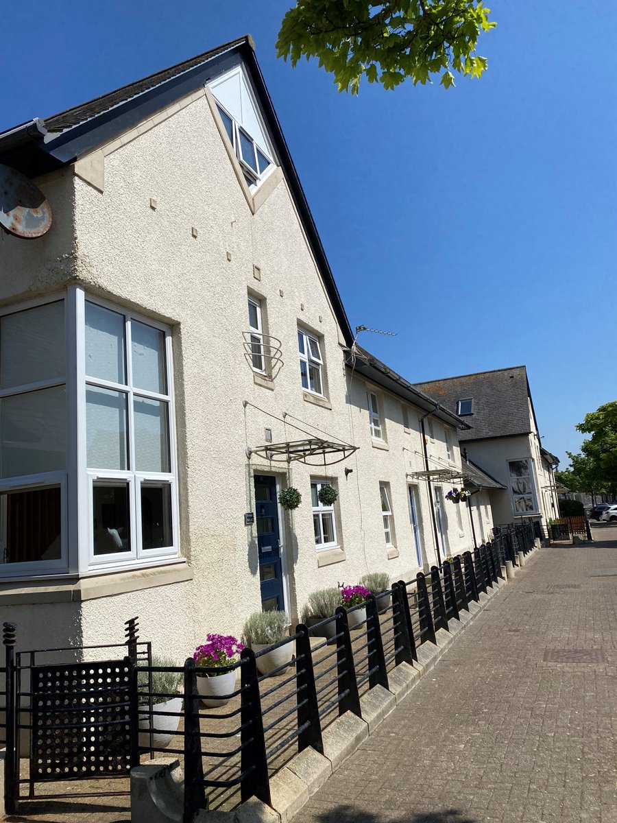 🏡 Harbourside Estate Walkabout 🏡 

📅 TODAY Wednesday 29th October 
⏰ 10am
📍 Meeting Point: Cochrane Street

🚶‍♀️Join Tenant Partners, Sharon and Tricia and Asset Officer, Scott for a walk around our Harbourside properties and discuss any concerns or issues.