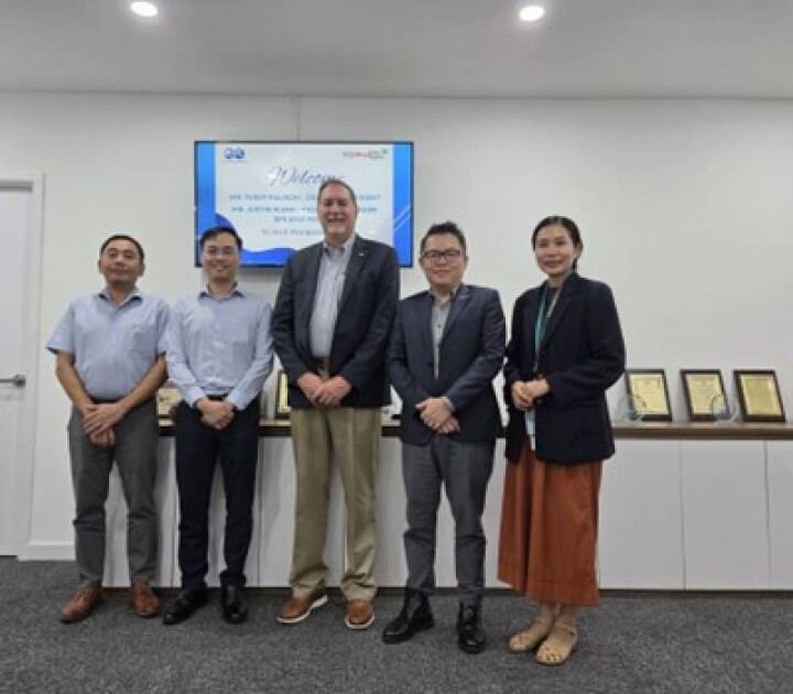 SPEtweets's tweet photo. SPE leadership visited the Vietnam Section to strengthen industry and academic ties, advance energy transition priorities, and inspire future talent. 

Read more ➜ https://t.co/uIQxKfu6AP

#SPEtwa #WeAreSPE https://t.co/ppix0W9OBA