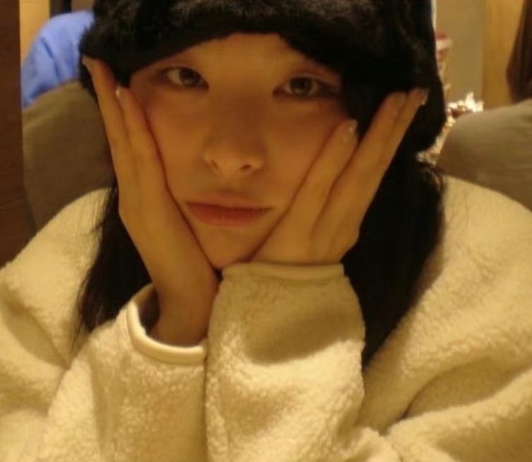 xiongseulgi's tweet photo. gf https://t.co/TwQYMKjkrc