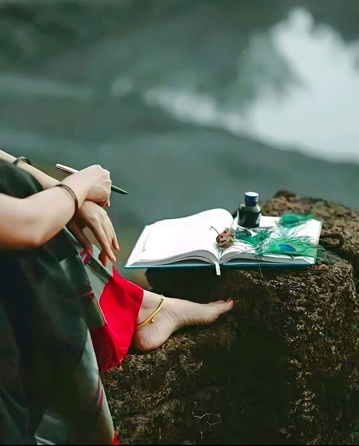 ival_poet's tweet image. செதுக்கபட்டதால் தான்
கல்லும் சிலையானது

உனை நினைத்து எழுதியதால் தான் என் கிறுக்கலும் கவிதையானது..!!