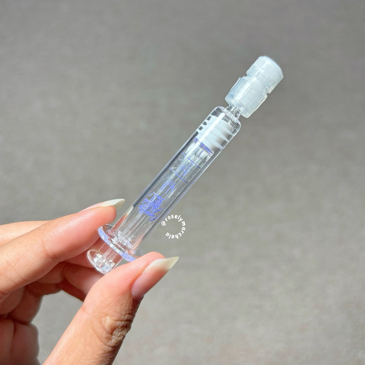 roselymarchela's tweet photo. MENGECILKAN PORI PORI
💌 https://t.co/9E0XSrH2zo

the ultimate concentrate nad + black rice ini beneran berasa serum klinik versi rumahan 😭💗 packagingnya mewah, pipetnya mirip syringe

ada sensasi cekit-cekit lembut dari spicule yang bikin pori makin kecil & minyak terkontrol. teksturnya ringan & salah satu serum anti aging + pore care terbaik