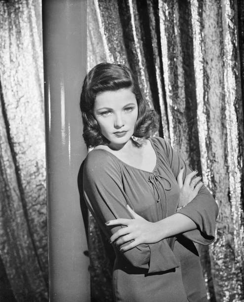 1944: American actress Gene Tierney (1920 - 1991) as the mysterious heroine of 'Laura', directed by Otto Preminger. ♥️