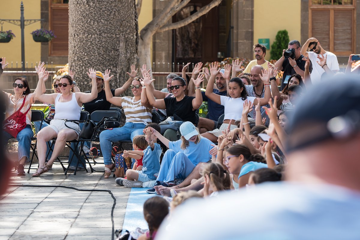 #30MASDANZA 
MASDANZA EN FAMILIA II - 𝗬-𝗔𝗡𝗦𝗜𝗔 𝗣𝗢𝗥 𝗩𝗢𝗟𝗔𝗥 - Yldor Llach (@yldor_circ) 🎪✨
Fotografía / Photography: Yaiza Mederos 
<a href="/AytoGaldar/">Ayuntamiento de Gáldar</a>