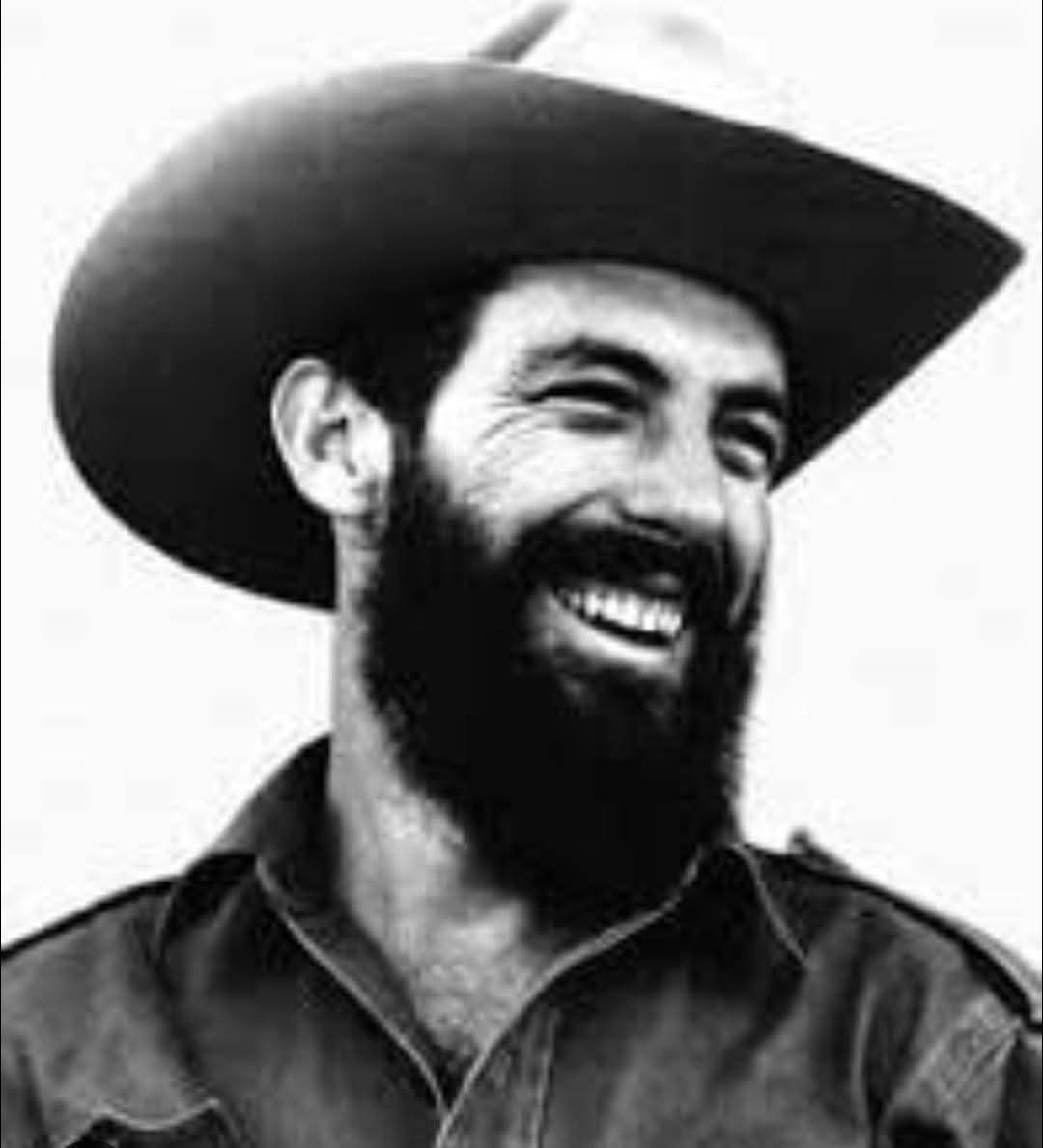 En cada gesto valiente, en cada joven que sueña con justicia… hay un Camilo.
Camilo Cienfuegos fue alegría, humildad, y coraje.
Hoy, en cada mirada limpia, vive su legado. Porque en este pueblo hay muchos Camilos… y todos llevan su estrella en el corazón.

#CamiloVive