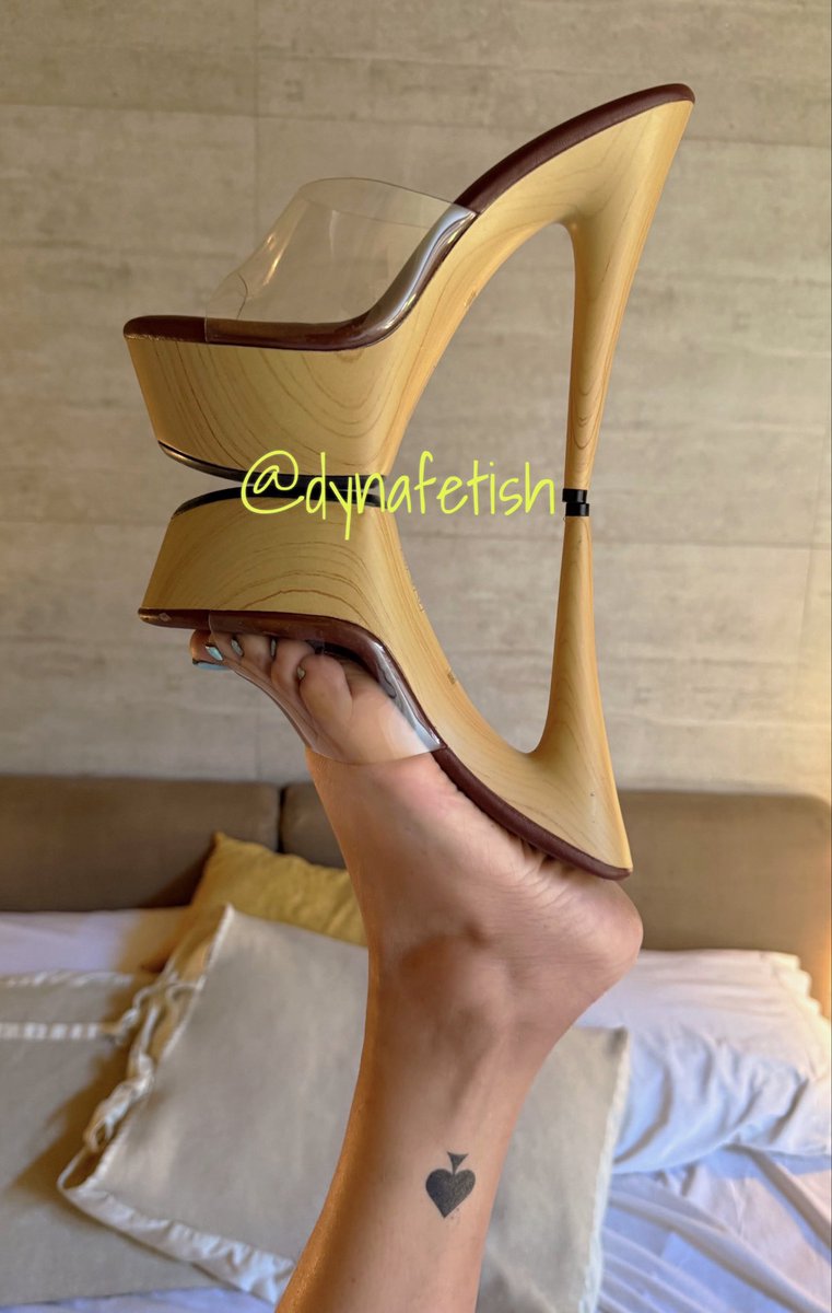 Wood clear mule Ellie .Like and retweet if you love these high heels! 👠👣 Comenten #shoesaddict #HotHeels #SexyHeels #shoesoftheday #highheeledshoes #dynafetish #highheellife #highheellover #highheeladdict #shoelover #shoefreak #shoeporn #shoewhore #shoeaddict #shoeaholic