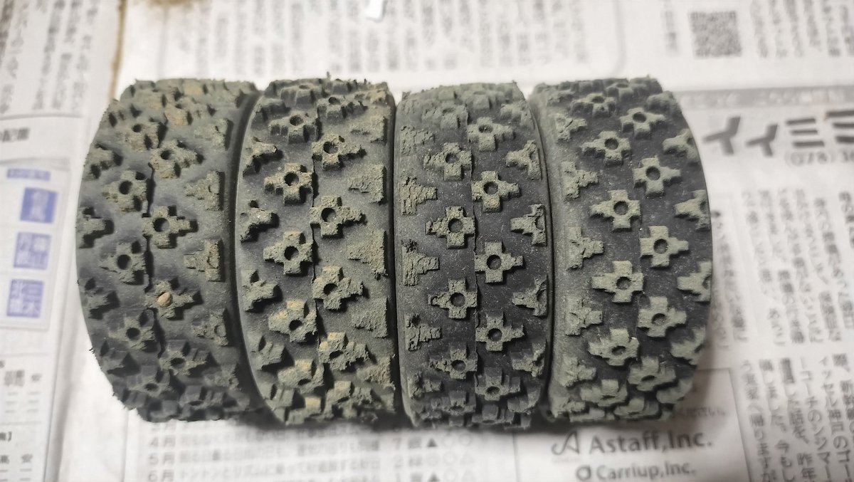 airacomet_p59rc's tweet image. 今日もゆるラジ後の清掃。
DTではなくラリーの掃除ですが…
ちょっと走らせただけでこの砂！
インナーカバーは付いてるけど、あのふかふか路面だと相当食べちゃいますね…

純正タイヤは柔らかくていい感触やけど、まぁまぁ偏摩耗ಠ⁠﹏⁠ಠ
アリエクで発注すっか〜

#foxhound
#走りは全然ダメでしたww