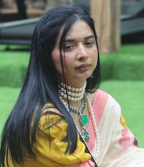 BBTak2468's tweet photo. Whom do you support?

Like for #TanyaMittal 
RT for #AbhishekBajaj

#BiggBoss19 #BB19 #BiggBoss 

Like.                         RT. https://t.co/mHUsP3d6x9