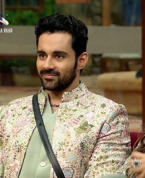 Whom do you support?

Like for #TanyaMittal 
RT for #AbhishekBajaj

#BiggBoss19 #BB19 #BiggBoss 

Like.                         RT.