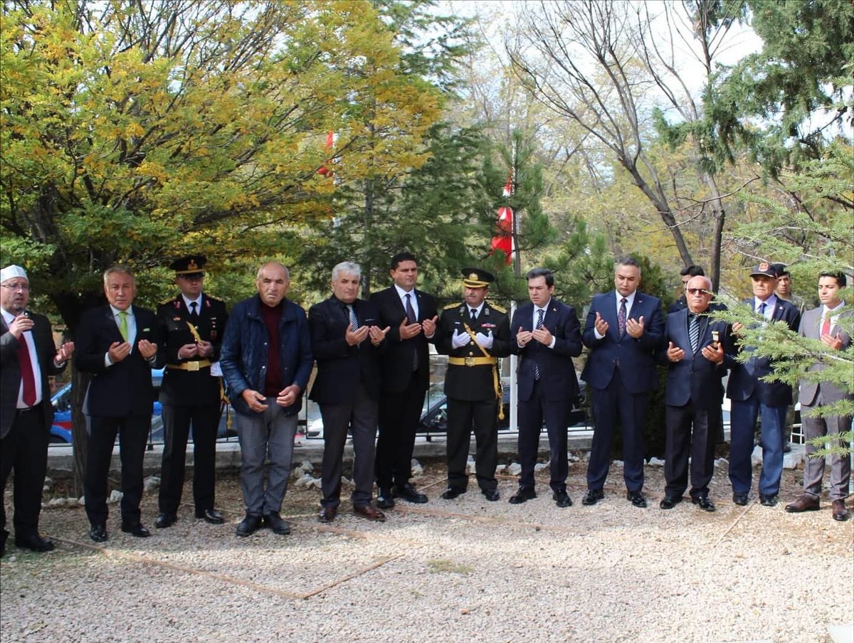 29 Ekim Cumhuriyet Bayramımızın yıl dönümü vesilesiyle Gerçekleşen Çelenk programına ve ardından şehitlik ziyaretine İlçe BaşkanVekilimiz Sayın Ramazan YÖNDEM,Gençlik Kolları Başkanımız ile Birlikte Katılım Sağladılar.