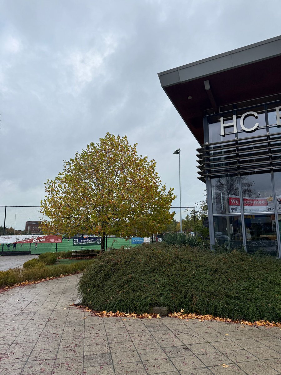 Het college en gemeenteraad hebben teruggeblikt op de gang van zaken rondom de 2 voorgenomen #AZC's. Volgende week, op dinsdag 4 november, praat de <a href="/RaadAmersfoort/">Raad Amersfoort</a>  over het 'hoe nu verder'. De VVD hecht aan #zorgvuldigheid, lees hier ons voorstel:
amersfoort.vvd.nl/nieuws/59453/v…