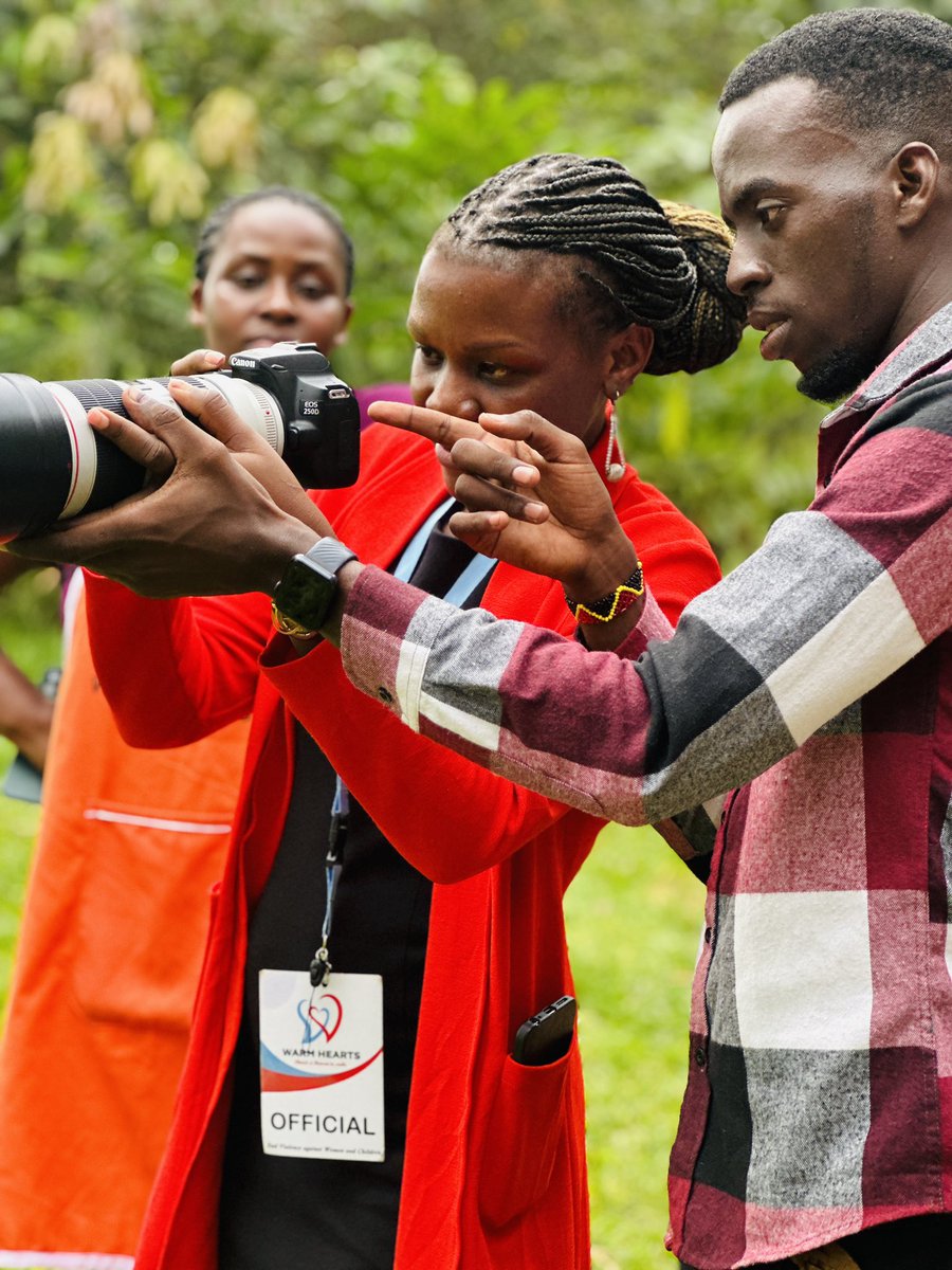 warmheartsug's tweet photo. Empowering the #Next Generation through Photography. πΈ
For us, itβs not just taking pictures. Itβs writing the #UnwrittenLines.
This powerful language helps the youth express their #unique perspectives.
#EYDCD #Tangaza #DigitalProwess https://t.co/D1bFsmQ9zz