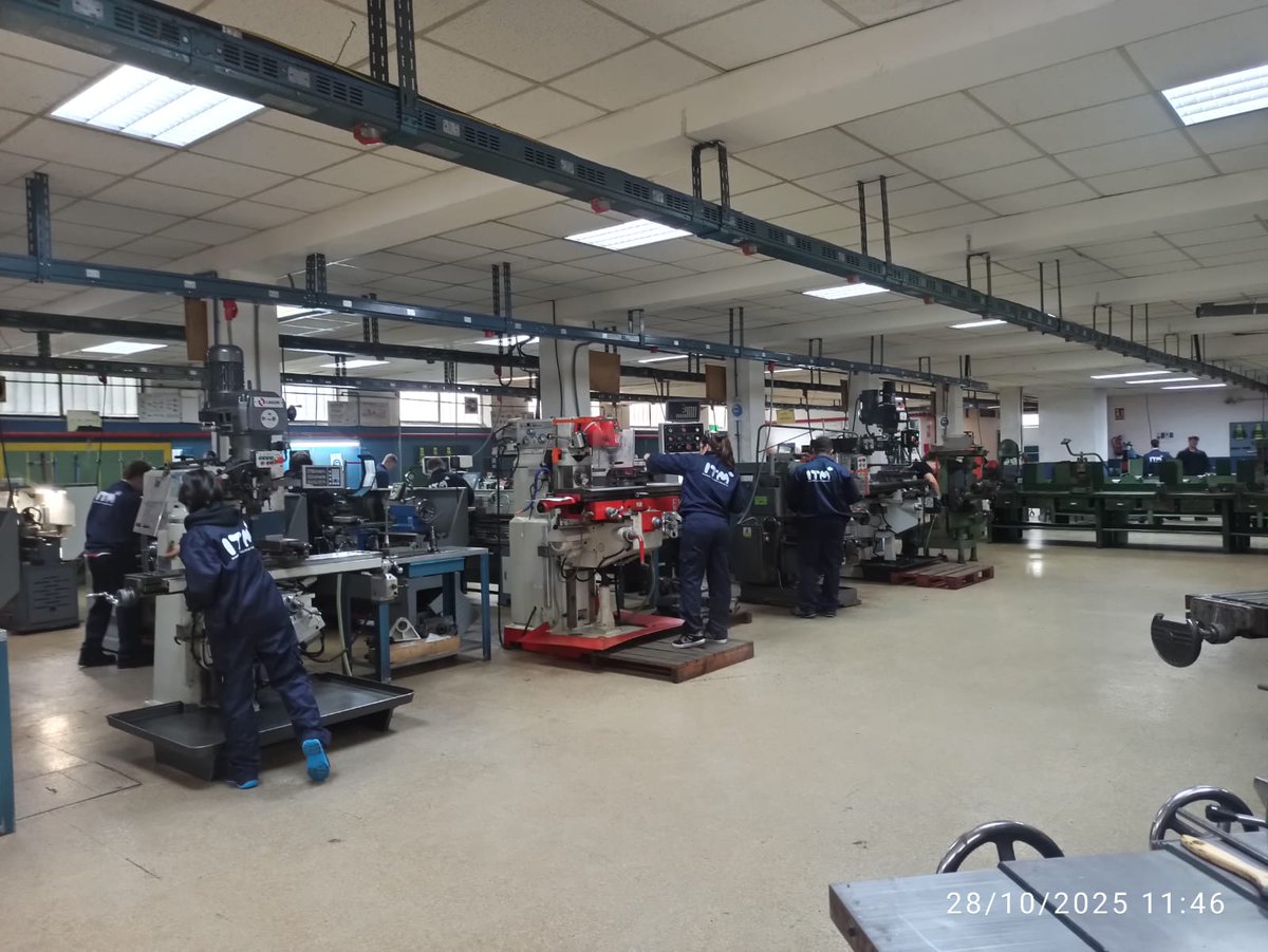 itm_miranda's tweet photo. 🏭El ITM participa en #CoFabLab40, proyecto nacional que transforma la FP en Fabricación Avanzada
Simularemos una fábrica real en el aula para formar al talento del futuro
🔗 https://t.co/eOV8S3RxIS
#Industria40 #Innovacion #NextGenerationEU #MirandadeEbro #ITM #FP #25añoscontigo https://t.co/MsOhMkjoEO