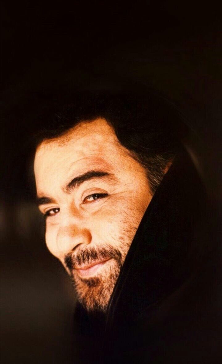 Ahmed Arif'in dediği gibi;
"Bin yıl, bahar içinde ömrünü sürsün, seni doğuran ana."

İyi ki gelmiş yeryüzüne ve iyi ki şarkılarını, izini bırakmış kalbimizde iki gözüm...