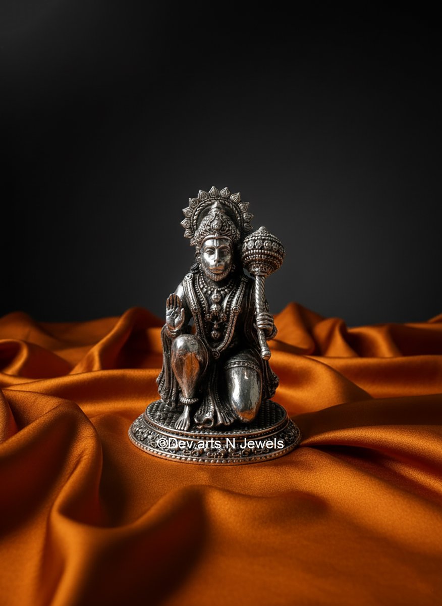 DevJewels's tweet image. Bolo Jai shree Ram!! Behold the brilliance of this silver Hanuman Murti. A  masterpiece reflecting divine strength and timeless Indian art. Pure elegance. What does this inspiring piece represent to you? #LuxurySilver #DivineArt #IndianHeritage #Handcrafted #SilverMurti