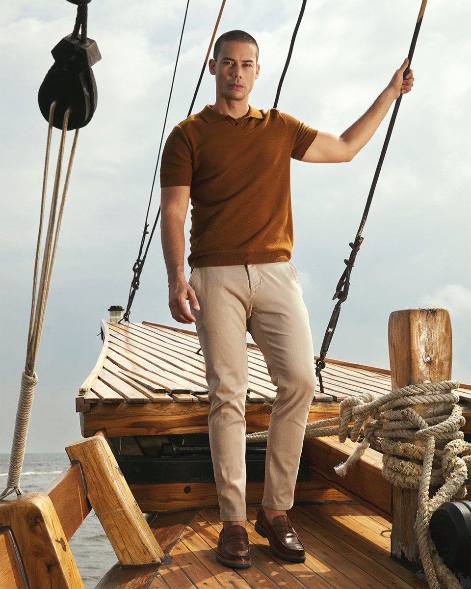 DAMAN_Magazine's tweet image. From day to night: WOOD reimagines the blazer-and-polo combination as a timeless pairing that shifts effortlessly.

Read more on: daman.co.id/wood-blazer-po…

#WOOD #WOODGentlemen #PartnerPost