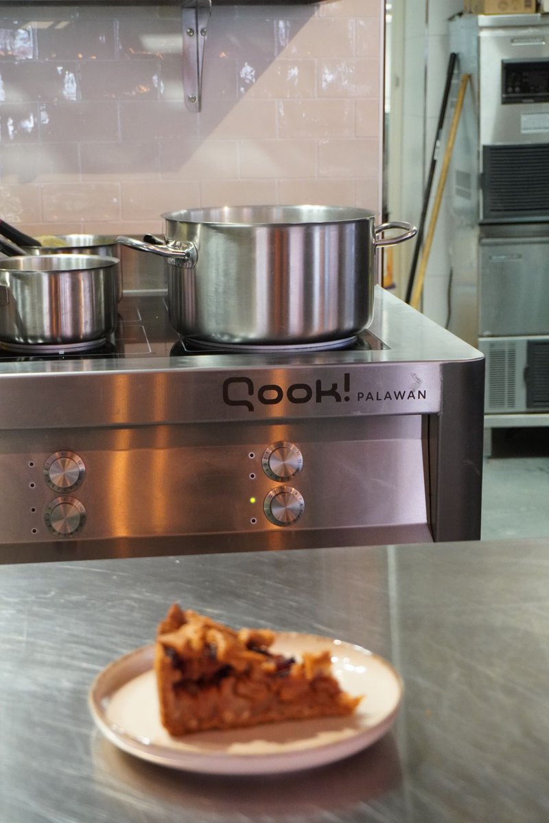 qook_by_kfe's tweet image. Bringing the kitchen front-of-house can transform the look &amp;amp; feel of an intimate restaurant. 

The kitchen team can work at full capacity while guests can enjoy the lively atmosphere.

#qook #kitchensuites #commercialkitchens #kitchenequipment #chefs #openkitchen #guestexperience