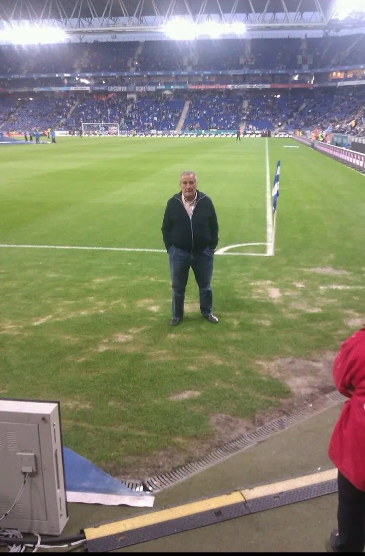 Daniel_Rumar's tweet image. Gracias Papá !!!!...#RCDE #RCDE125.
De abuel@s a padres de padres a niet@s!!!💙🤍💙🤍💙🐦...
Mi pequeño homenaje a esos héroes que siempre han estado en la sombra, pero que son tan importantes como lo son los mediáticos!!!!
HISTORIA VIVA DE 125 AÑOS DE @RCDEspanyol !!!