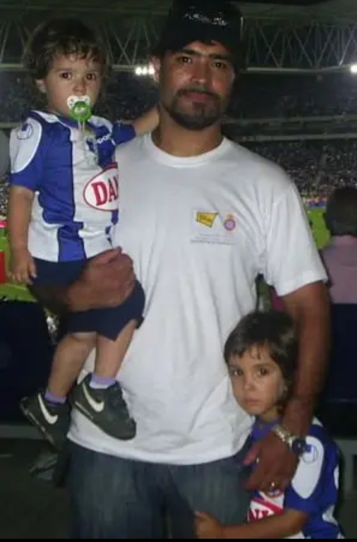 Daniel_Rumar's tweet image. Gracias Papá !!!!...#RCDE #RCDE125.
De abuel@s a padres de padres a niet@s!!!💙🤍💙🤍💙🐦...
Mi pequeño homenaje a esos héroes que siempre han estado en la sombra, pero que son tan importantes como lo son los mediáticos!!!!
HISTORIA VIVA DE 125 AÑOS DE @RCDEspanyol !!!