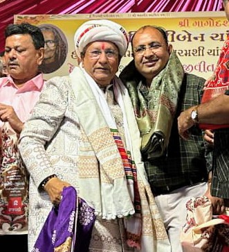 vikashrajgor's tweet image. રાપર તાલુકાના ગાગોદર ગામ મધ્યે રજવાડી ગ્રુપ ચેરમેન ના ધરમશીભાઈ છેડા પરિવાર દ્વારા આયોજિત દેશ તેડા ના અવસર પર ઉપસ્થિત રહી શુભેચ્છા પાઠવી. 
  આ અવસર પર જીલ્લાપંચાયત ના અધ્યક્ષ શ્રી જનકસિંહ જાઙેજા , તાલુકા ભાજપ પ્રમુખ શ્રી વાઘજીભાઈ છાંગા, ભચાઉ ના પૂર્વ નગરપાલિકા પ્રમુખ શ્રી અશોકસિંહ