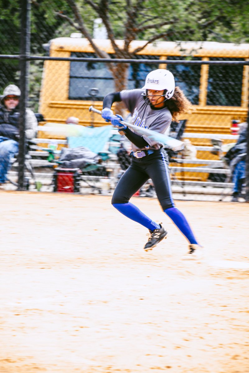 kalea_winston's tweet photo. @kalea_winston 
This is what putting pressure on the defense looks like. 
#precision #speed #greatbaserunning #Awareness https://t.co/0E403yVGjh