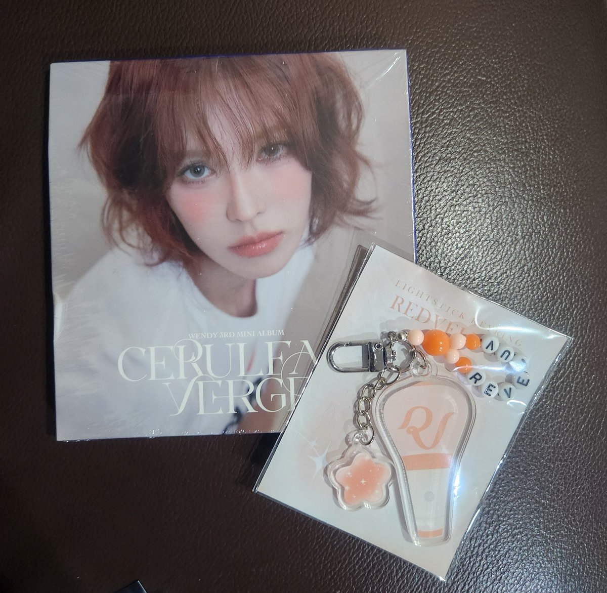 azureisyou's tweet image. Thank you so much ka @fraisecakey for the giveawayyy!!! Freebiesnya lucu banget mini mandoobong udah kaya keyring dari lipbalm itu. ๐คญ๐ฅฐ
Terima kasih juga @mandoobuygo yang udah bantu kirim ke aku. ๐ฅฐ
๐๐ฉต