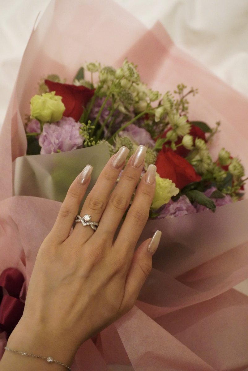 cococolily's tweet photo. 夢見ていたショーメの婚約指輪💍✨
ついにです♡ https://t.co/vpzN4DpuSd