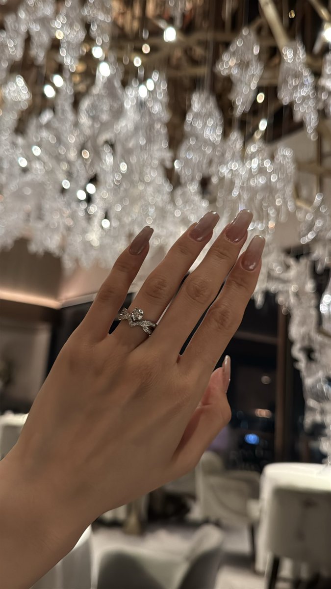 cococolily's tweet photo. 夢見ていたショーメの婚約指輪💍✨
ついにです♡ https://t.co/vpzN4DpuSd