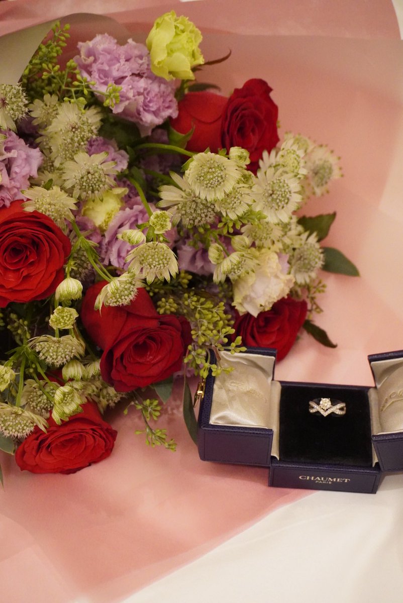 cococolily's tweet photo. 夢見ていたショーメの婚約指輪💍✨
ついにです♡ https://t.co/vpzN4DpuSd