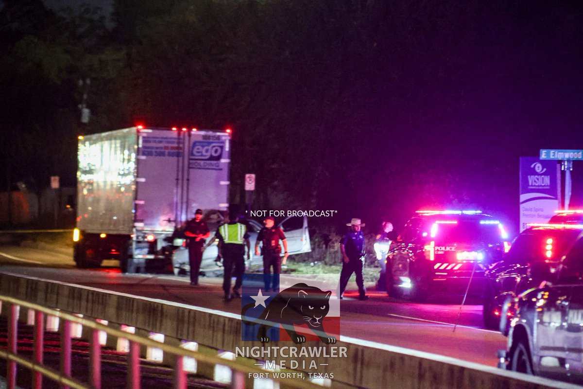 2 people are dead after a silver sedan slammed into the rear of a semi trailer Monday evening near E Allen and I-35W
facebook.com/share/p/1Asxog…