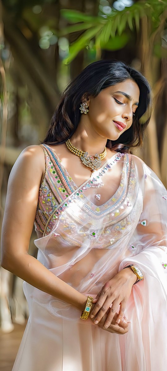 ActressThanos's tweet photo. Aishwarya Lekshmi 
HQ: https://t.co/3L0pBtejHi https://t.co/hdpi3W6yxp