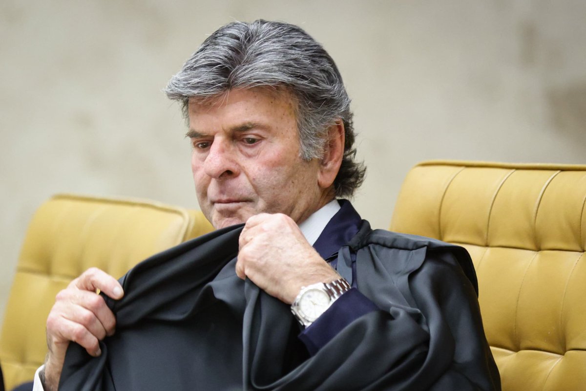 Blog do Noblat (@blogdonoblat) on Twitter photo Nem os advogados de Bolsonaro concordam com o voto de Fux. Defesa do ex-presidente reconhece conspiração golpista em recurso ao STF, mas alega ter desistido por vontade própria Nem os advogados de Bolsonaro concordam com o voto de Fux. Defesa do ex-presidente reconhece conspiração golpista em recurso ao STF, mas alega ter desistido por vontade própria